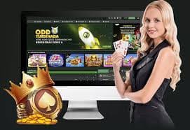 Giao diện chính điện thoại vz99 với nền bóng đá và casino